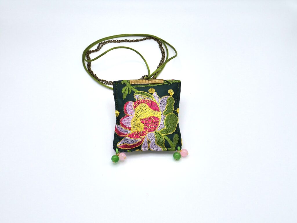 Collana Oriental C-74